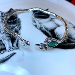 🍄Silver toned bird pattern bracelet